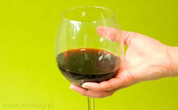 Ile cukru ma wino półsłodkie? Normy, kalorie i smak