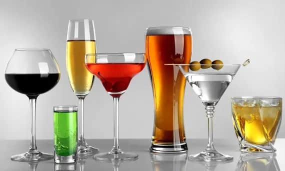 Kieliszki do koktajli: Jaki wybrać? Przewodnik po stylu i smaku