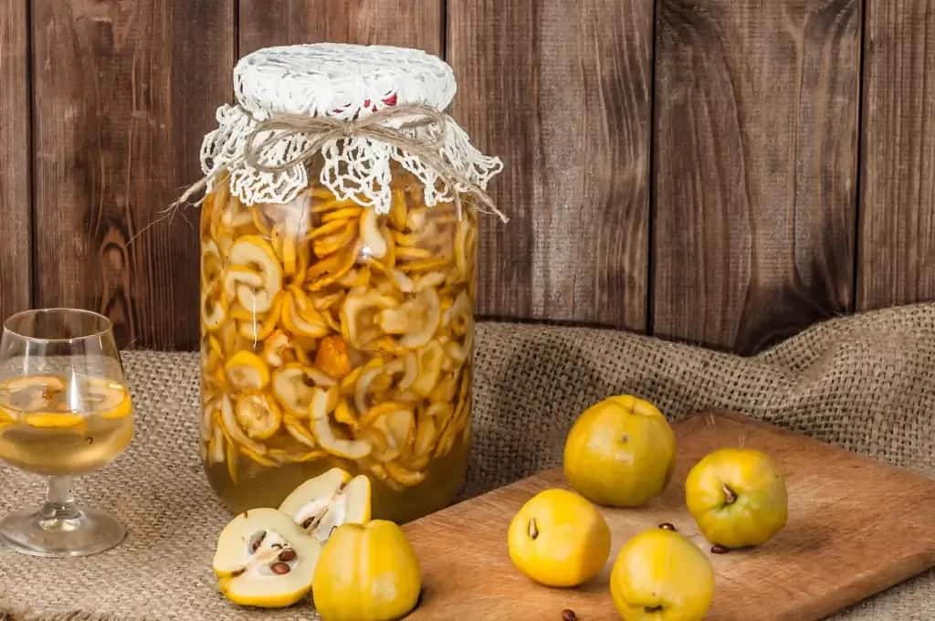 Pigwa z nalewki: 10+ pomysłów na jej wykorzystanie w kuchni