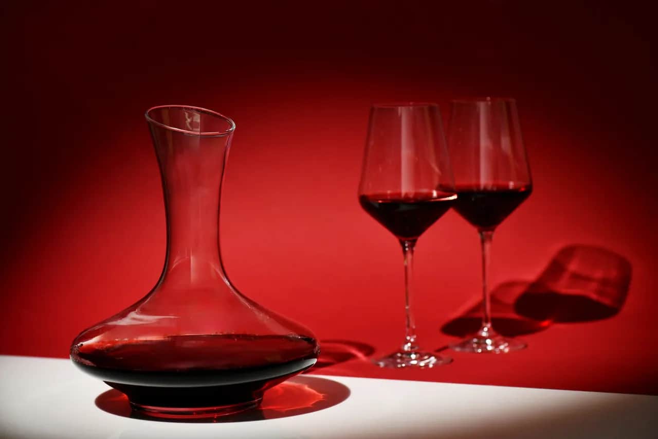 Jak pić wino Malaga? Kompletny poradnik serwowania i łączenia