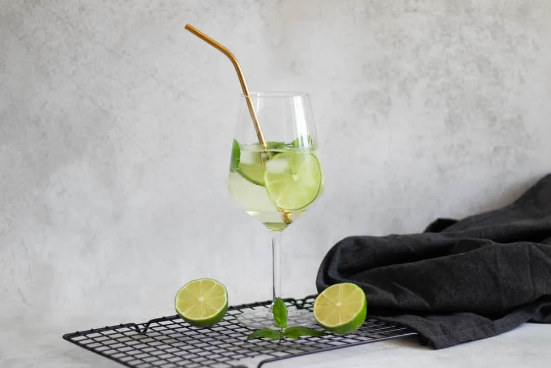 Hugo Spritz: Jak zrobić idealnego drinka? Przepis i sekrety