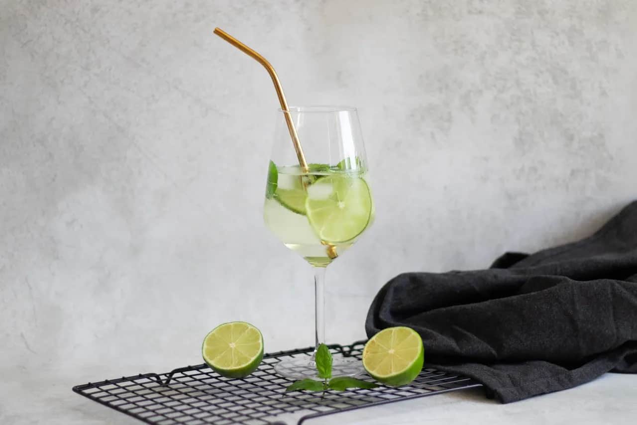 Hugo Spritz: Jak zrobić idealnego drinka? Przepis i sekrety